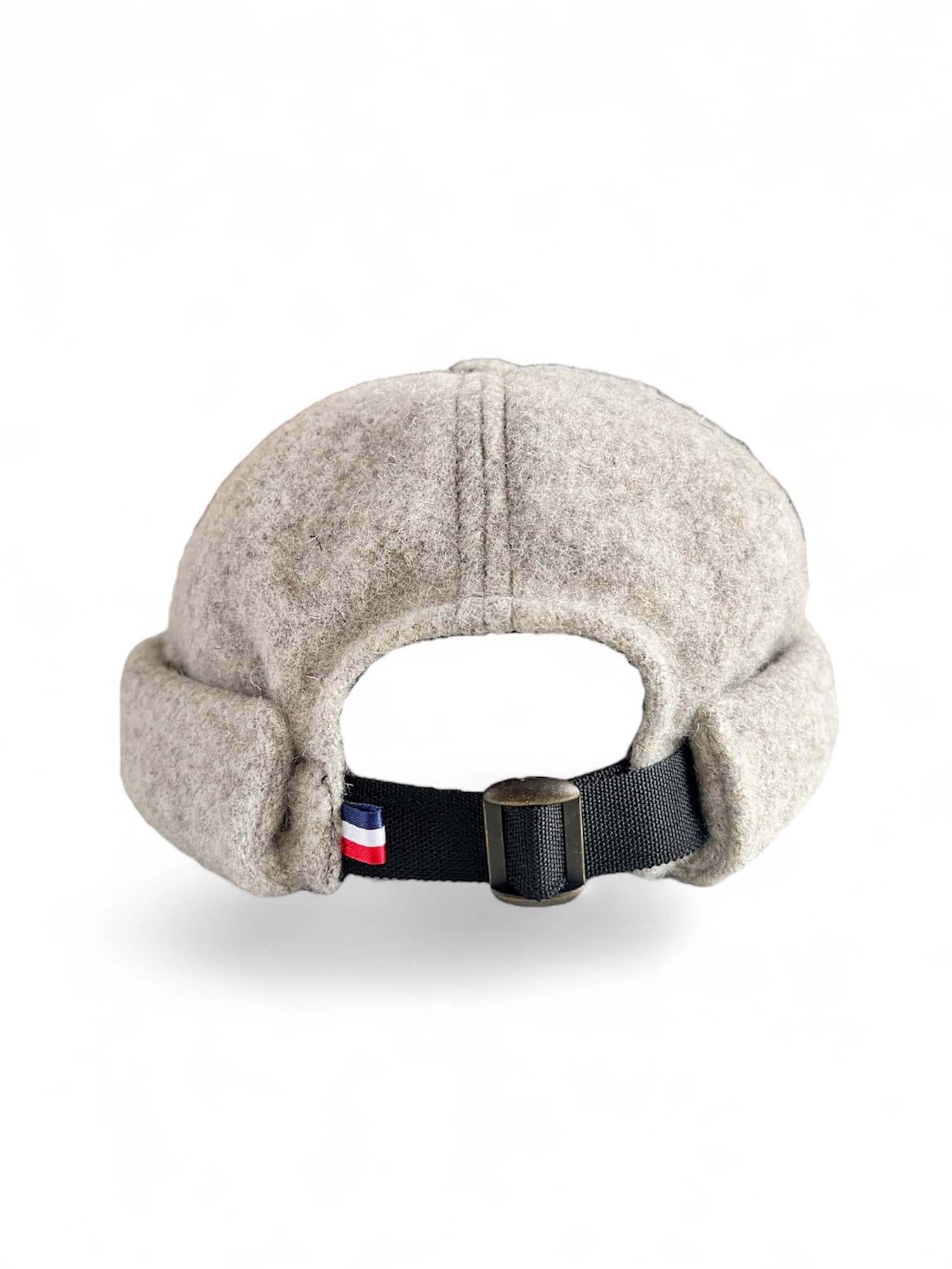 Bonnet Docker Miki d'hiver mixte, en taille unique réglable, en laine naturelle des Pyrénées gris clair, artisanat made in france.