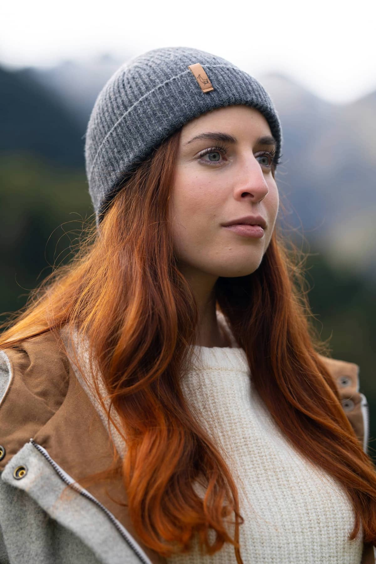 bonnet femme éthique et responsable, gris anthracite, en laine des Pyrénées et coton recyclé, made in France maison izard