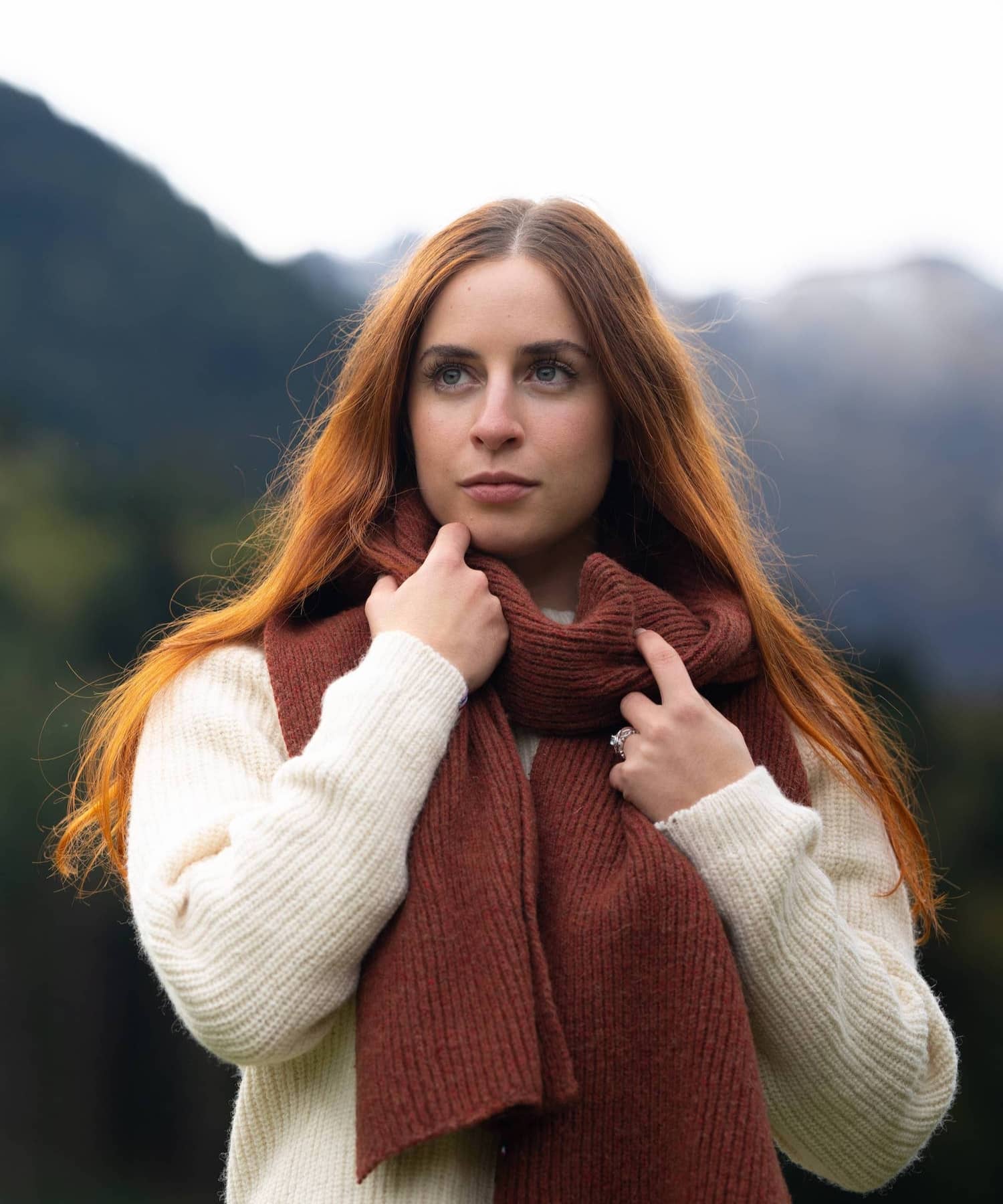 écharpe femme éthique et responsable, cognac, rouge brique, rouille, en laine des Pyrénées et coton recyclé, made in France, maison izard