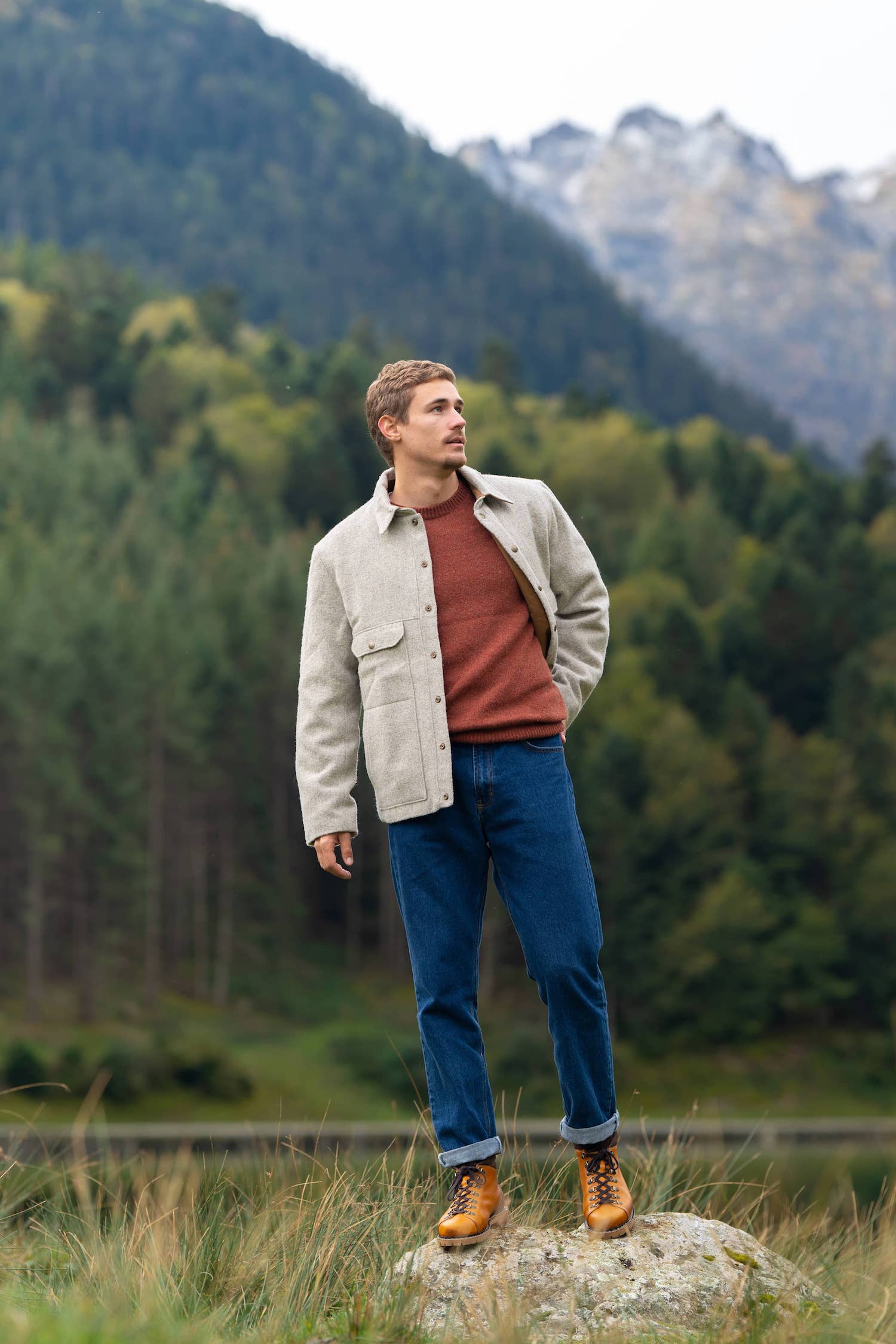 Manteau veste homme éthique et responsable ♻️, gris clair, en 100% laine des Pyrénées et doubure coton, déperlant, made in France 🇫🇷, maison izard.