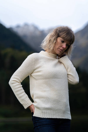 pull femme éthique et responsable blanc écru, en laine des Pyrénées et coton recyclé, made in France, maison izard
