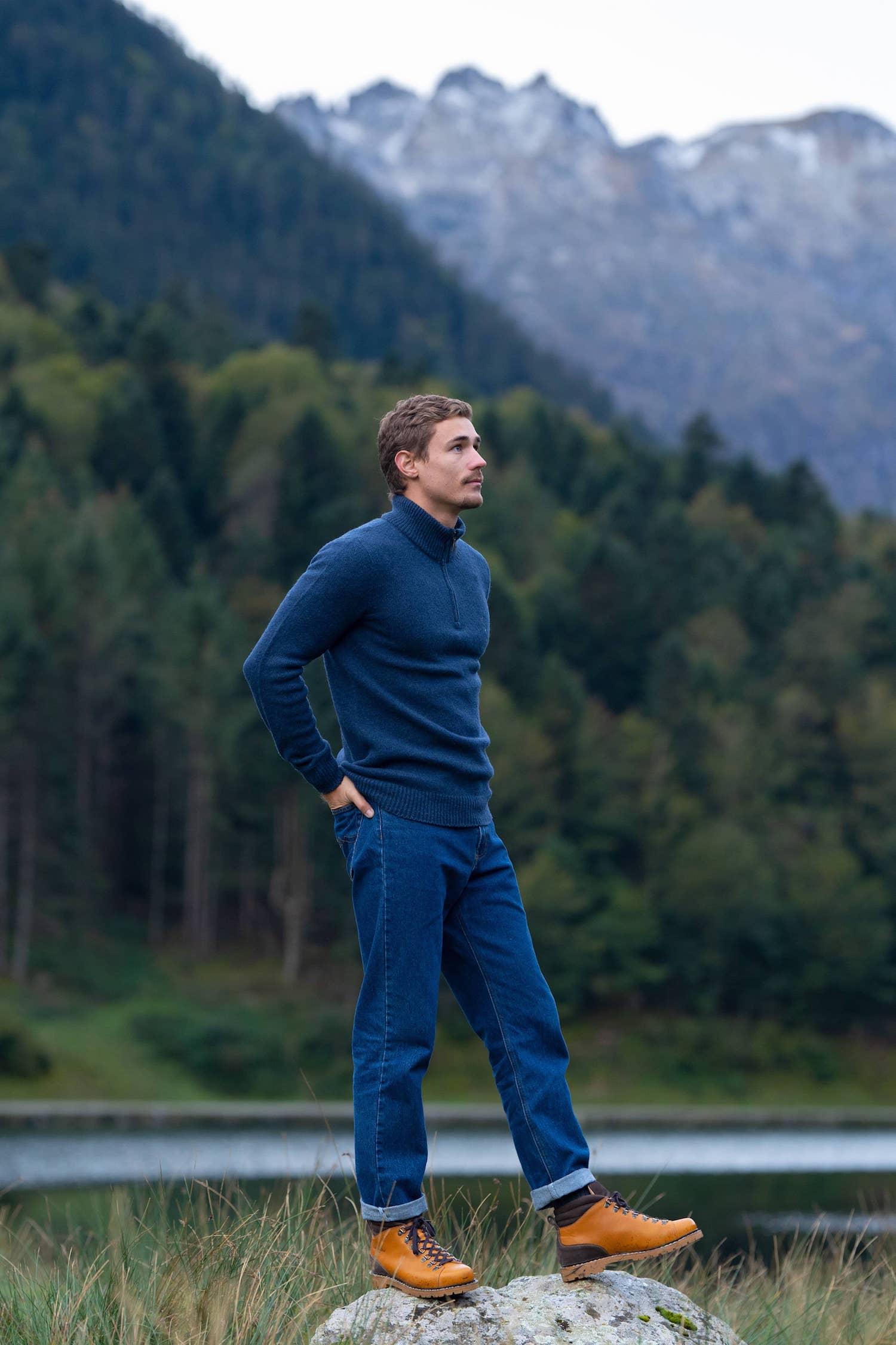 pull éthique homme col camionneur montant bleu marine en laine des Pyrénées et coton recyclé ♻️, made in France 🇫🇷, maison izard