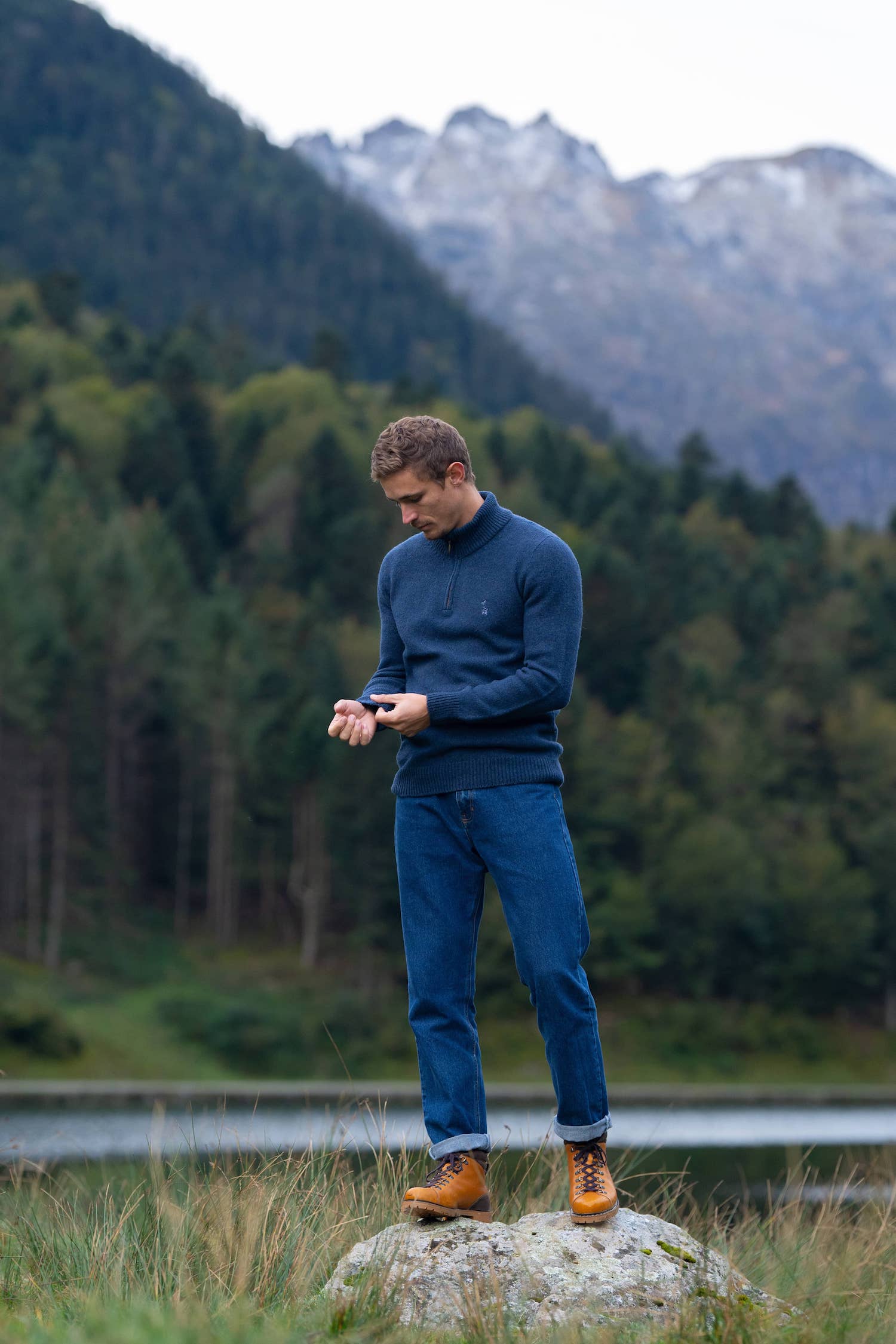 pull éthique homme col camionneur montant bleu marine en laine des Pyrénées et coton recyclé ♻️, made in France 🇫🇷, maison izard