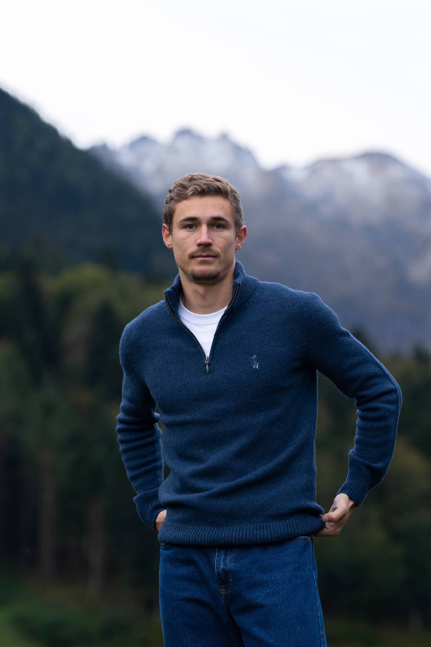 pull éthique homme col camionneur montant bleu marine en laine des Pyrénées et coton recyclé ♻️, made in France 🇫🇷, maison izard