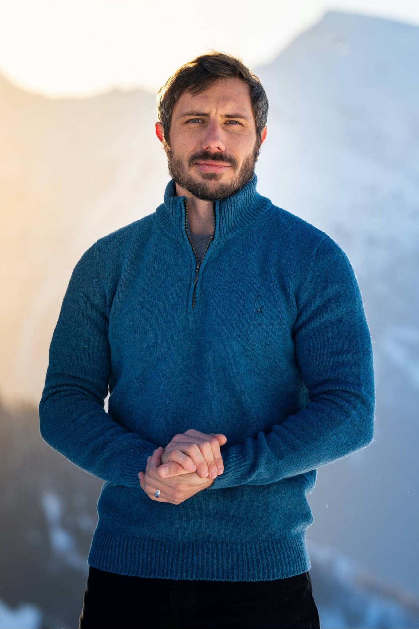 Pull éthique et responsable, homme, col camionneur montant, bleu océan, laine pyrénées et coton recyclé maison izard made in france