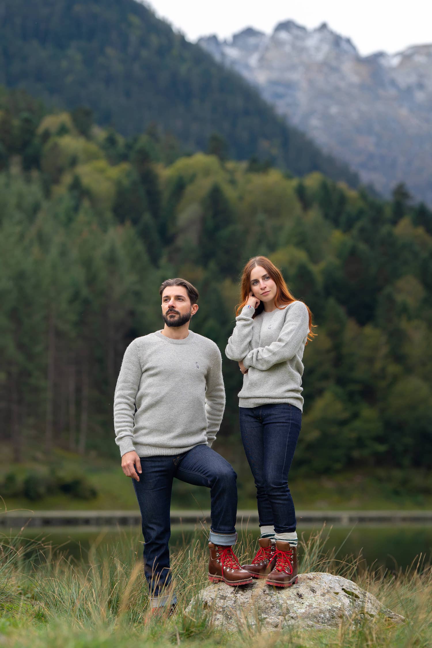 pull éthique mixte col rond, gris clair, en laine des Pyrénées et coton recyclé, made in France, maison izard