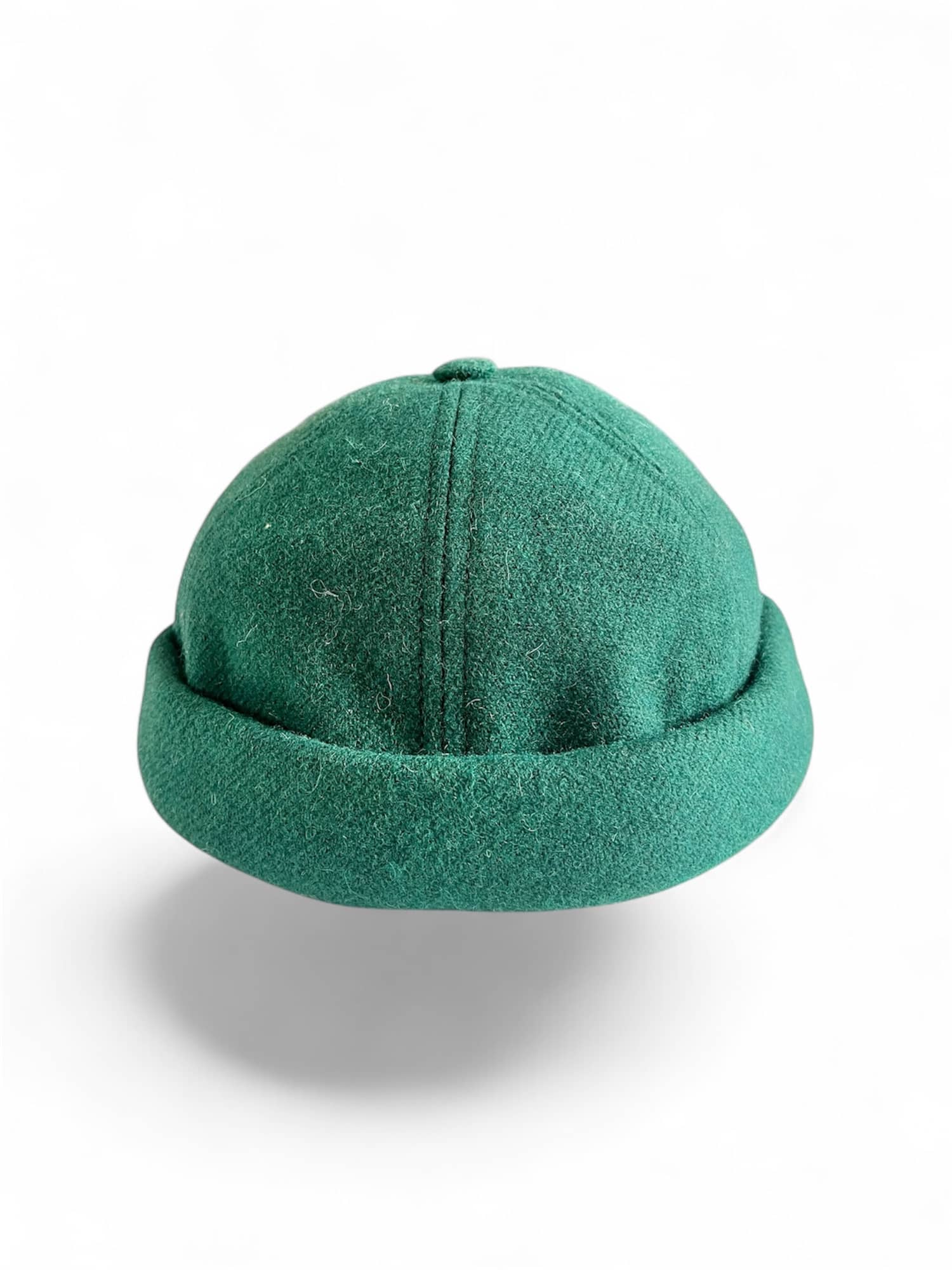Bonnet Docker Miki d'hiver mixte, en taille unique réglable, en laine naturelle recyclée vert sapin, artisanat made in france.