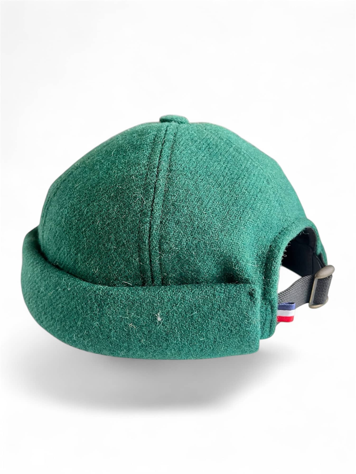 Bonnet Docker Miki d'hiver mixte, en taille unique réglable, en laine naturelle recyclée vert sapin, artisanat made in france.