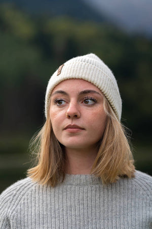 bonnet femme éthique et responsable, écru blanc, en laine des Pyrénées et coton recyclé ♻️, made in France 🇫🇷, maison izard