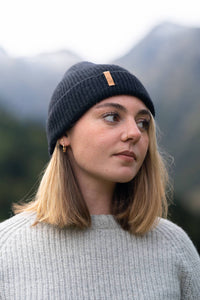 bonnet femme éthique et responsable, noir, en laine des Pyrénées et coton recyclé ♻️, made in France 🇫🇷, maison izard