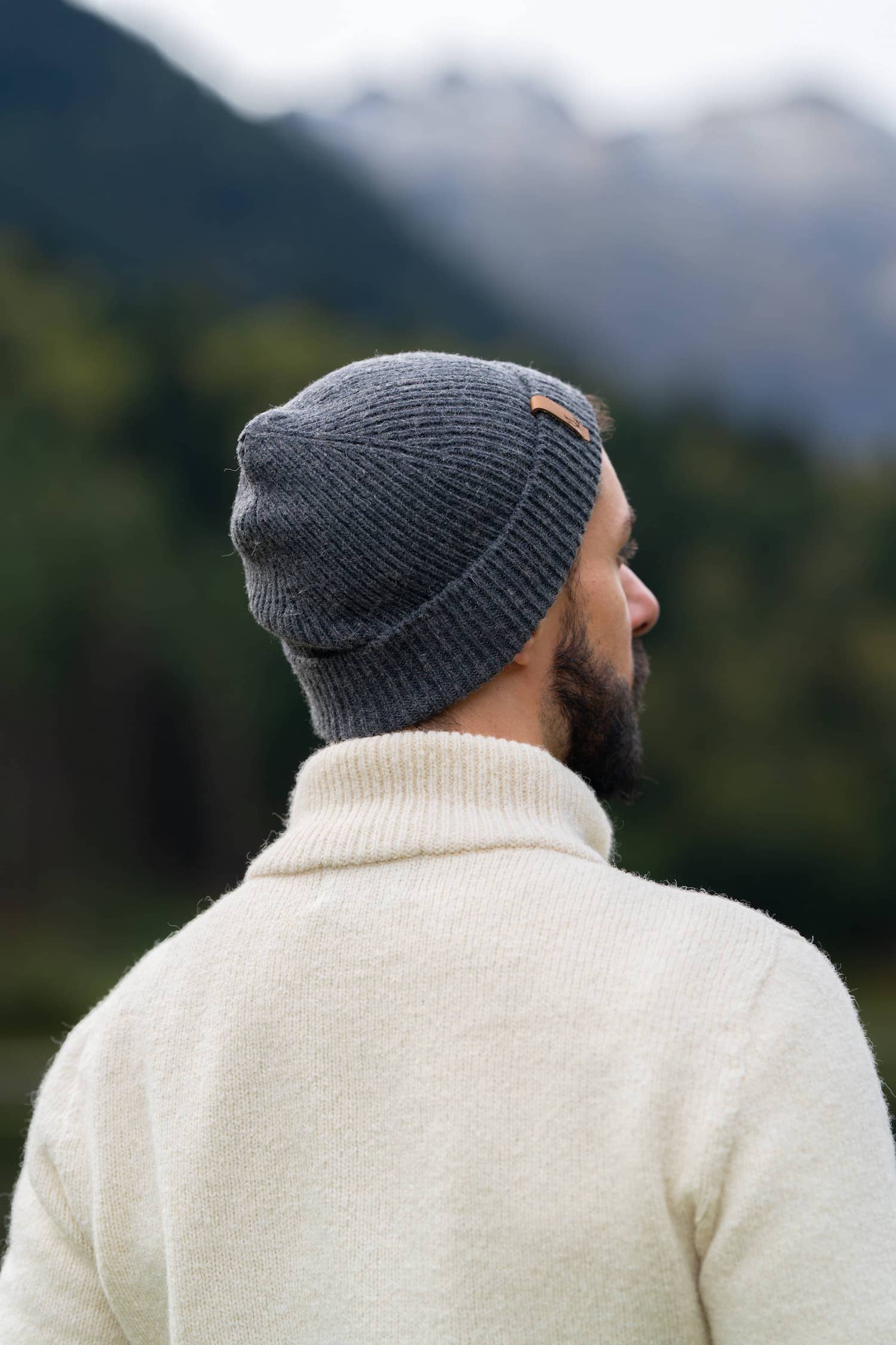 bonnet homme éthique et responsable, gris anthracite, en laine des Pyrénées et coton recyclé ♻️, made in France 🇫🇷, maison izard