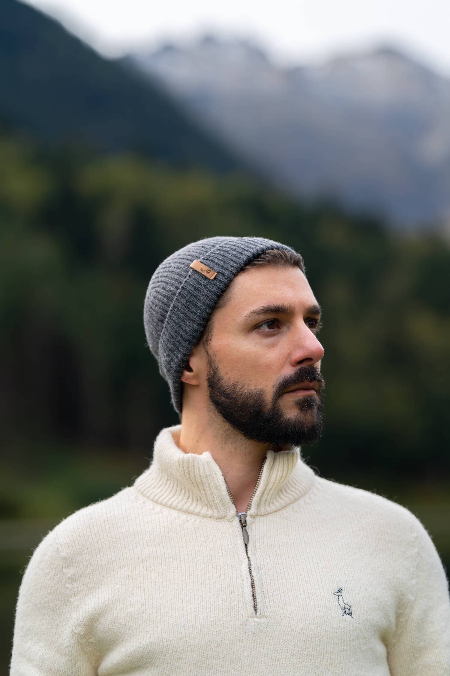 bonnet homme éthique et responsable, gris anthracite, en laine des Pyrénées et coton recyclé ♻️, made in France 🇫🇷, maison izard