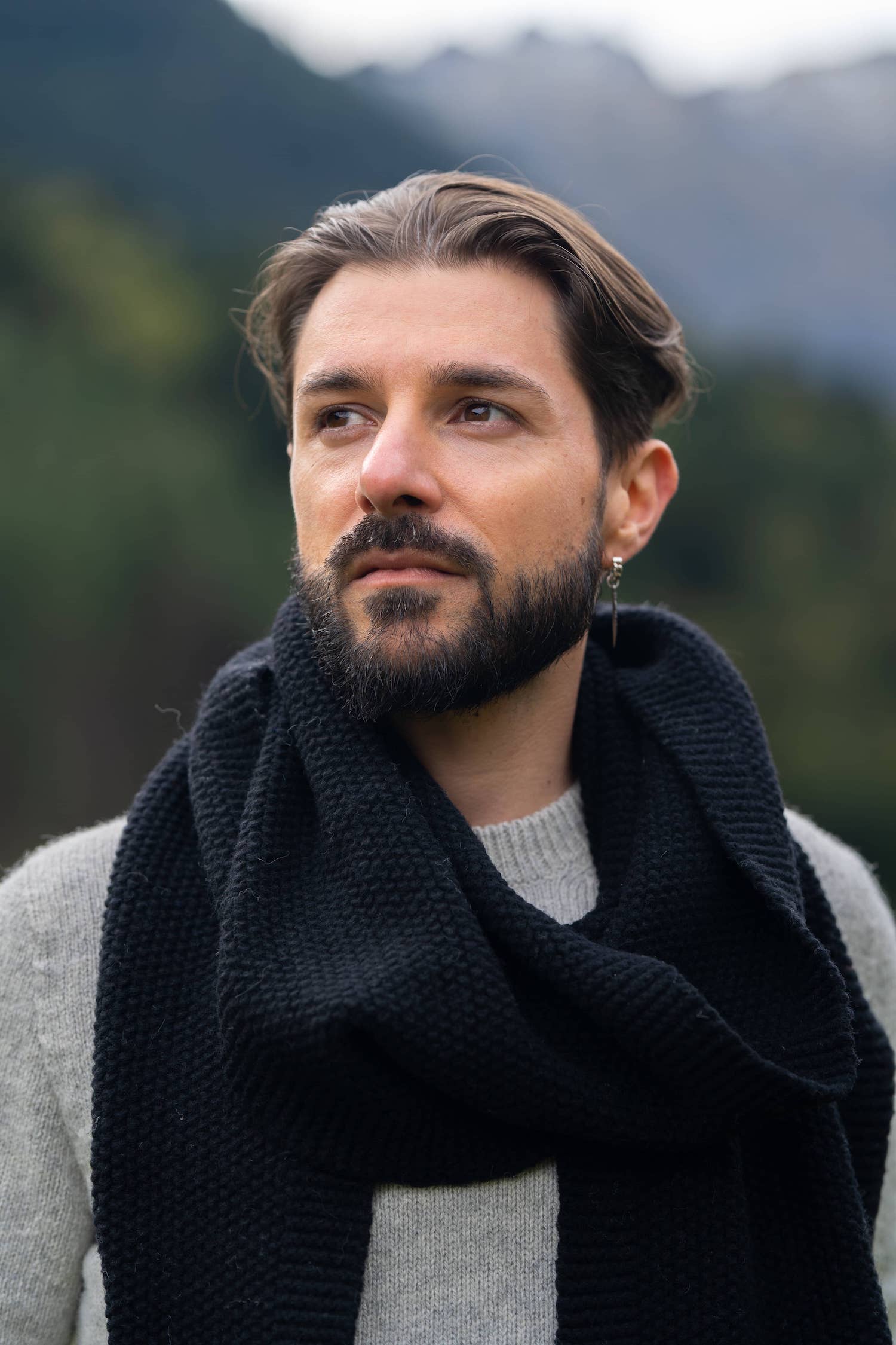écharpe homme éthique et responsable, noir, en laine des Pyrénées et coton recyclé, made in France, maison izard