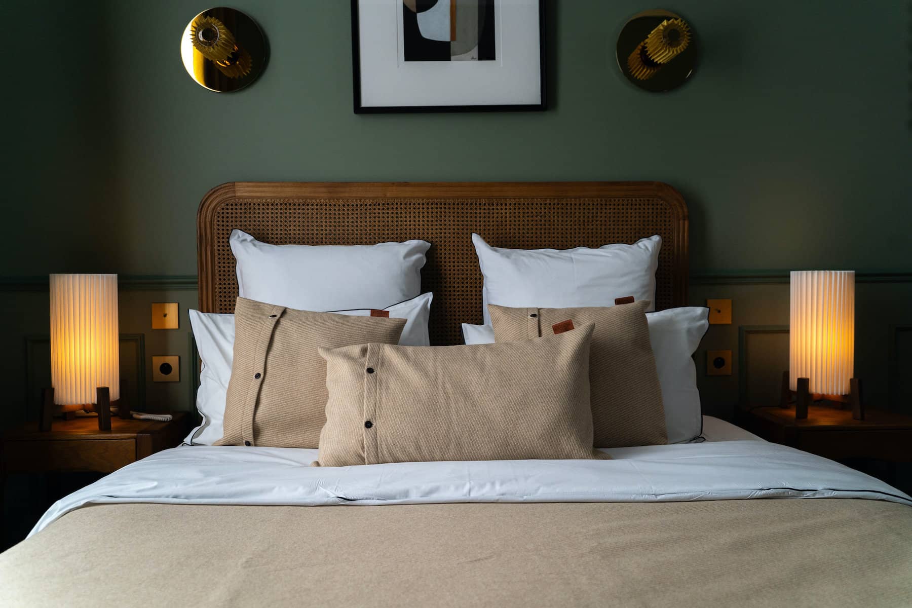 édredon chaud et doux, 150x200cm, coussins assortis, tissu rayé, beige, toison tricotée blanc écru, laine des Pyrénées, chambre, made in France, pyloow, maison izard