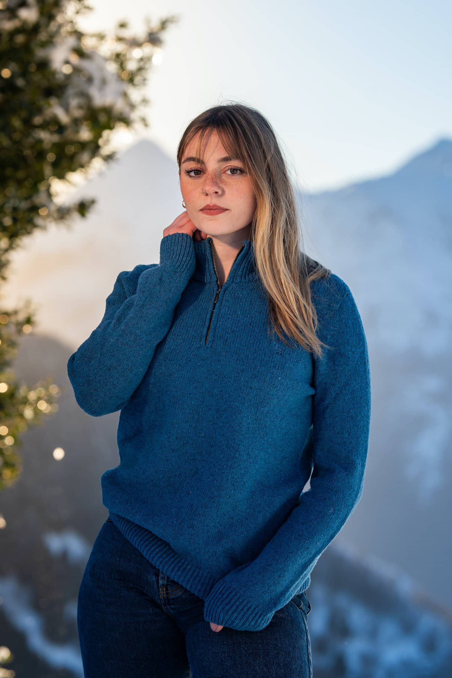 Pull éthique et responsable, femme, col camionneur montant, bleu océan, laine pyrénées et coton recyclé maison izard made in france