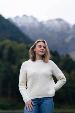 Pull éthique et responsable femme Néou, raglan à cote, écru blanc, en laine des Pyrenées et coton recycle Maison Izard made in France