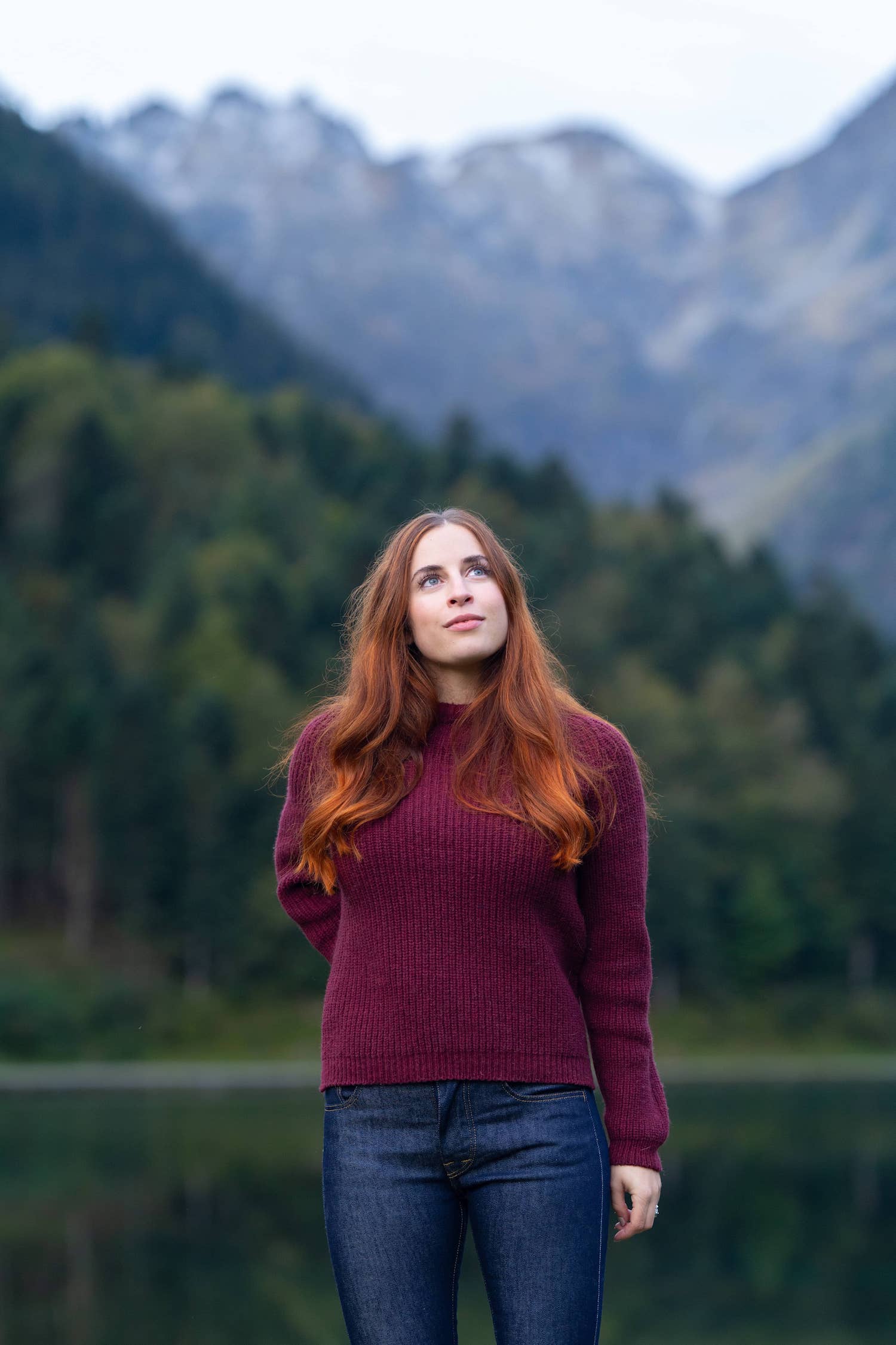 Pull éthique et responsable femme Néou, raglan à cote, rouge bordeaux, en laine des Pyrenées et coton recycle Maison Izard made in France