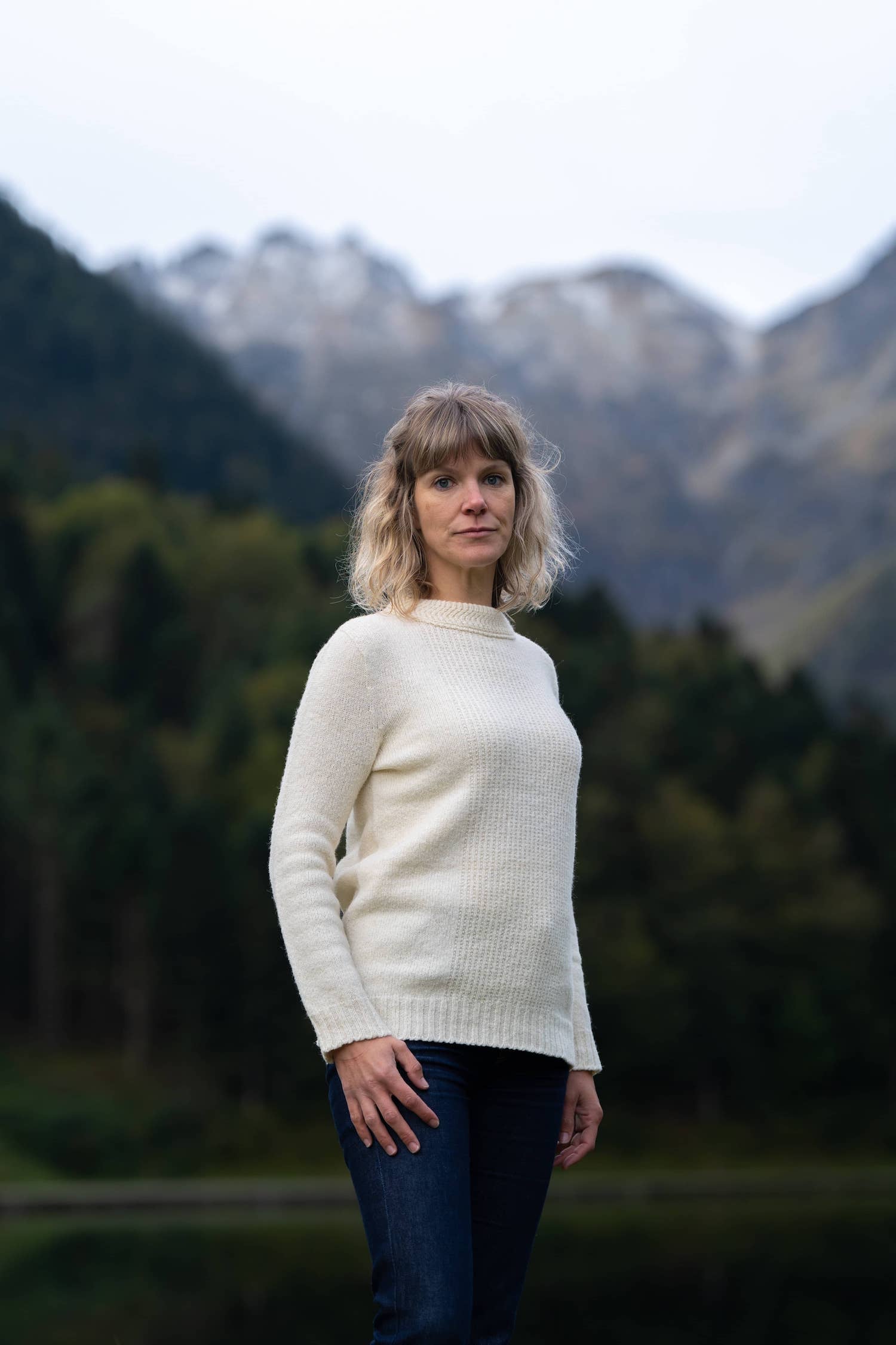 pull femme éthique et responsable blanc écru, en laine des Pyrénées et coton recyclé, made in France, maison izard