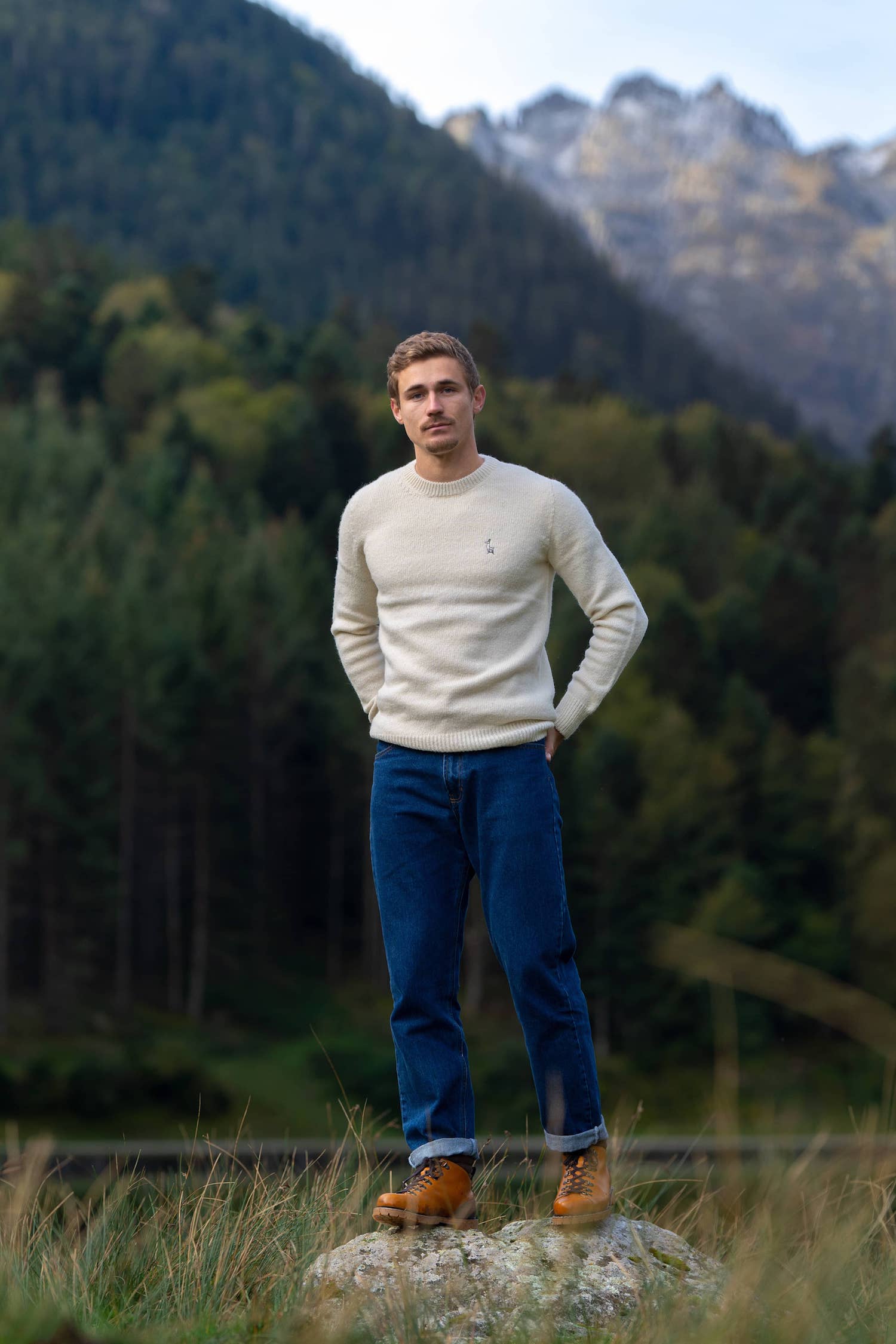 pull éthique homme col rond blanc écru en laine des Pyrénées et coton recyclé ♻️, made in France 🇫🇷, maison izard