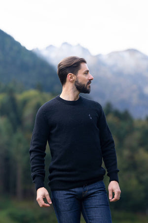 pull éthique homme col rond, noir, en laine des Pyrénées et coton recyclé, made in France, maison izard