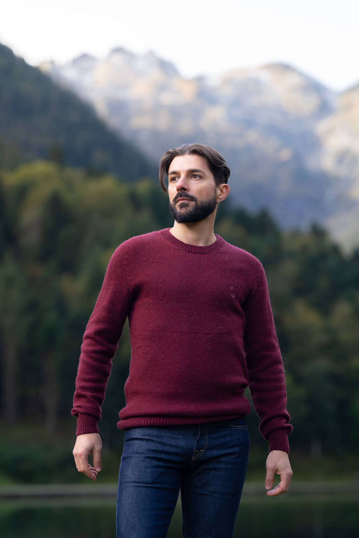 pull éthique homme col rond, rouge bordeaux, en laine des Pyrénées et coton recyclé, made in France, maison izard