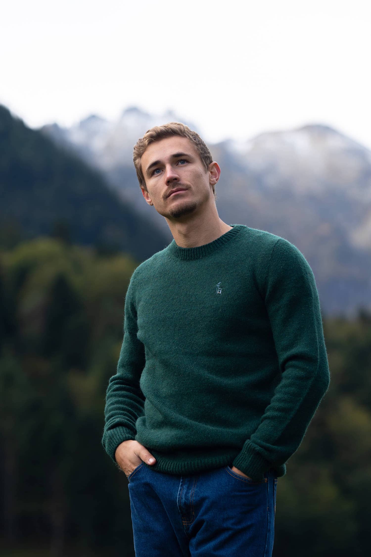 pull éthique homme col rond, vert sapin, en laine des Pyrénées et coton recyclé, made in France, maison izard