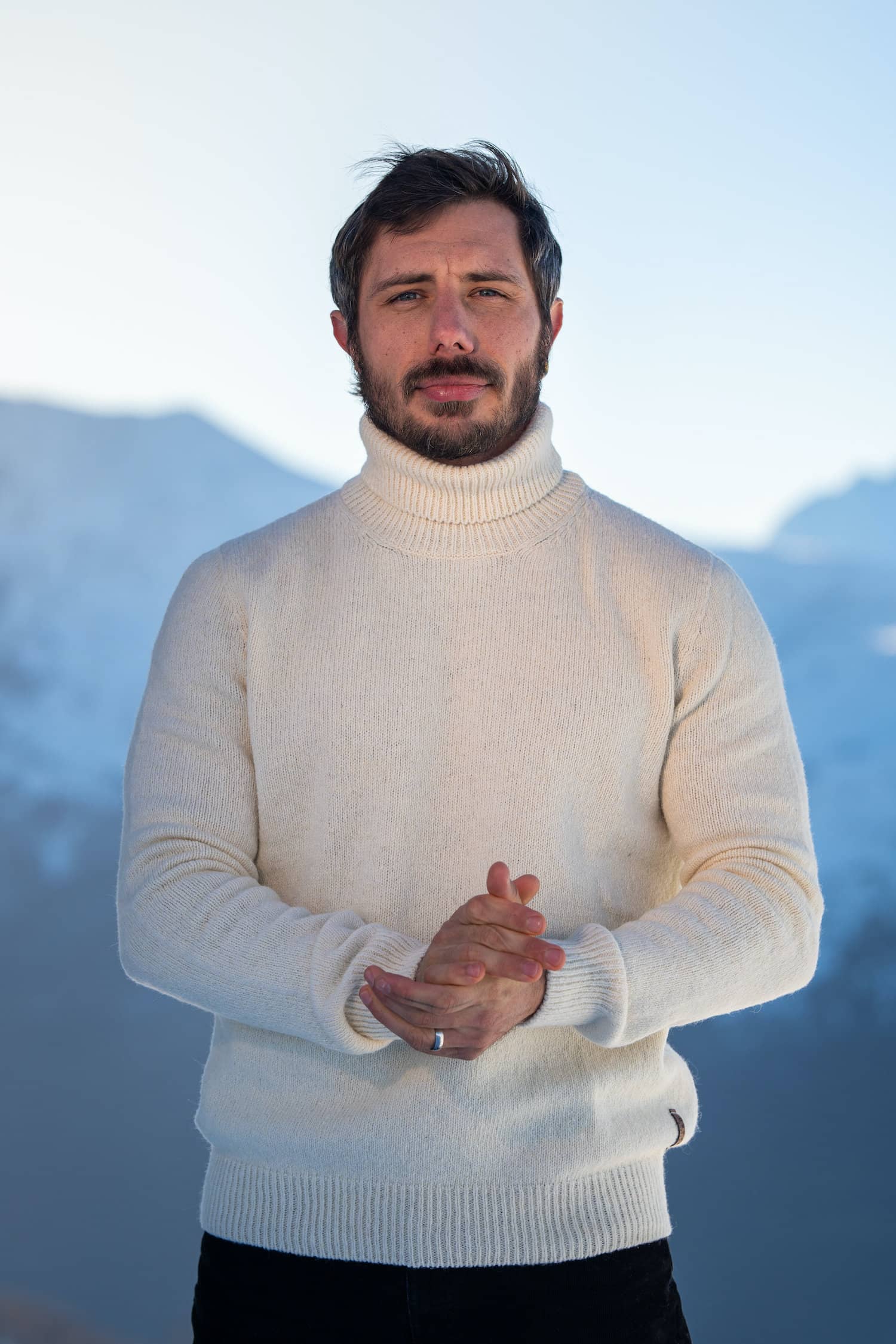 pull éthique homme col roulé blanc écru en laine des Pyrénées et coton recyclé, made in France, maison izard