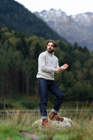 pull éthique homme col camionneur montant gris clair en laine des Pyrénées et coton recyclé ♻️, made in France 🇫🇷, maison izard