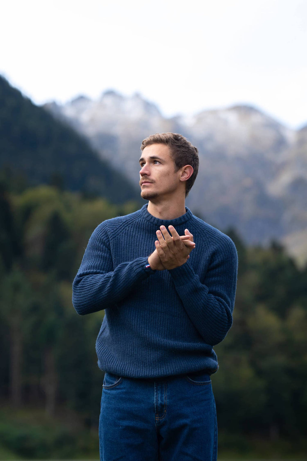 pull homme raglan éthique et responsable, bleu, en laine des Pyrénées et coton recyclé, made in France, maison izard