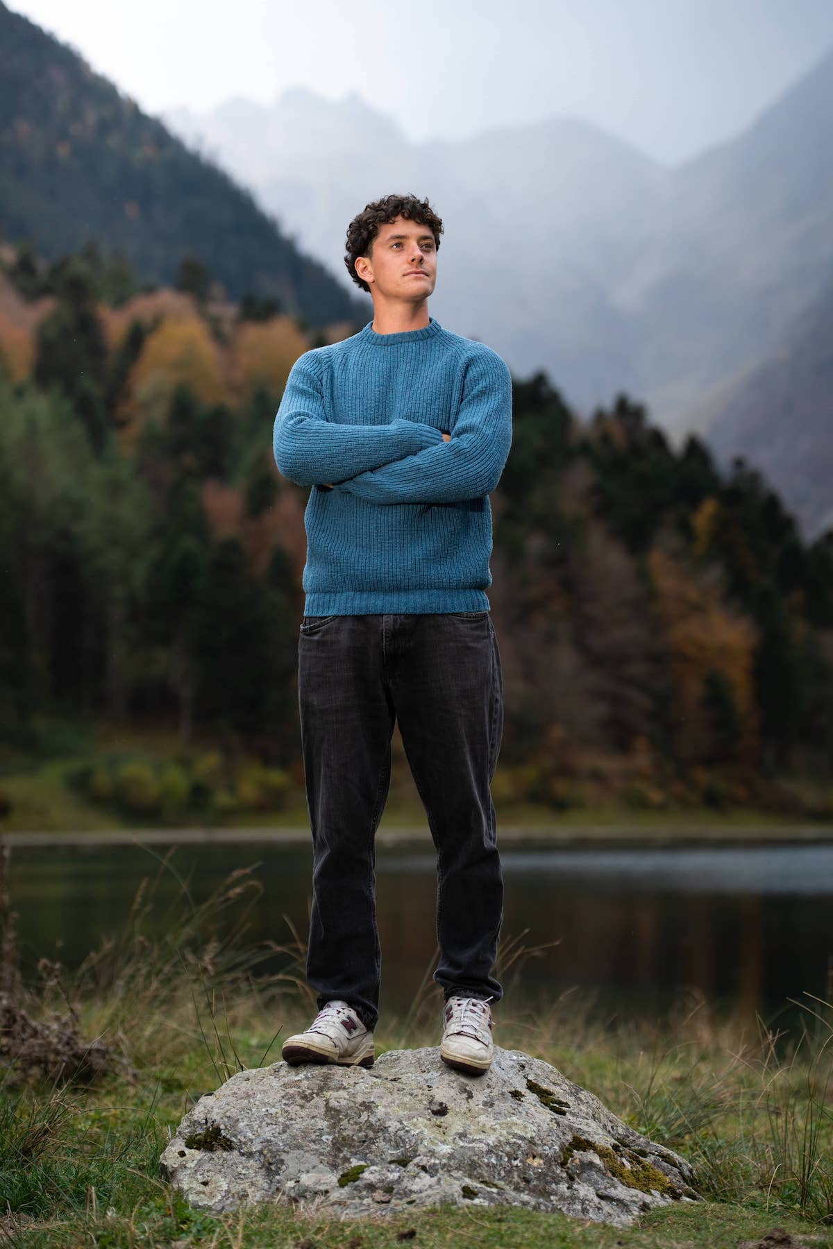 pull homme raglan épais, chaud, éthique et responsable, bleu ocean, en laine naturelle des Pyrénées et coton recyclé, artisanat made in France, Maison Izard