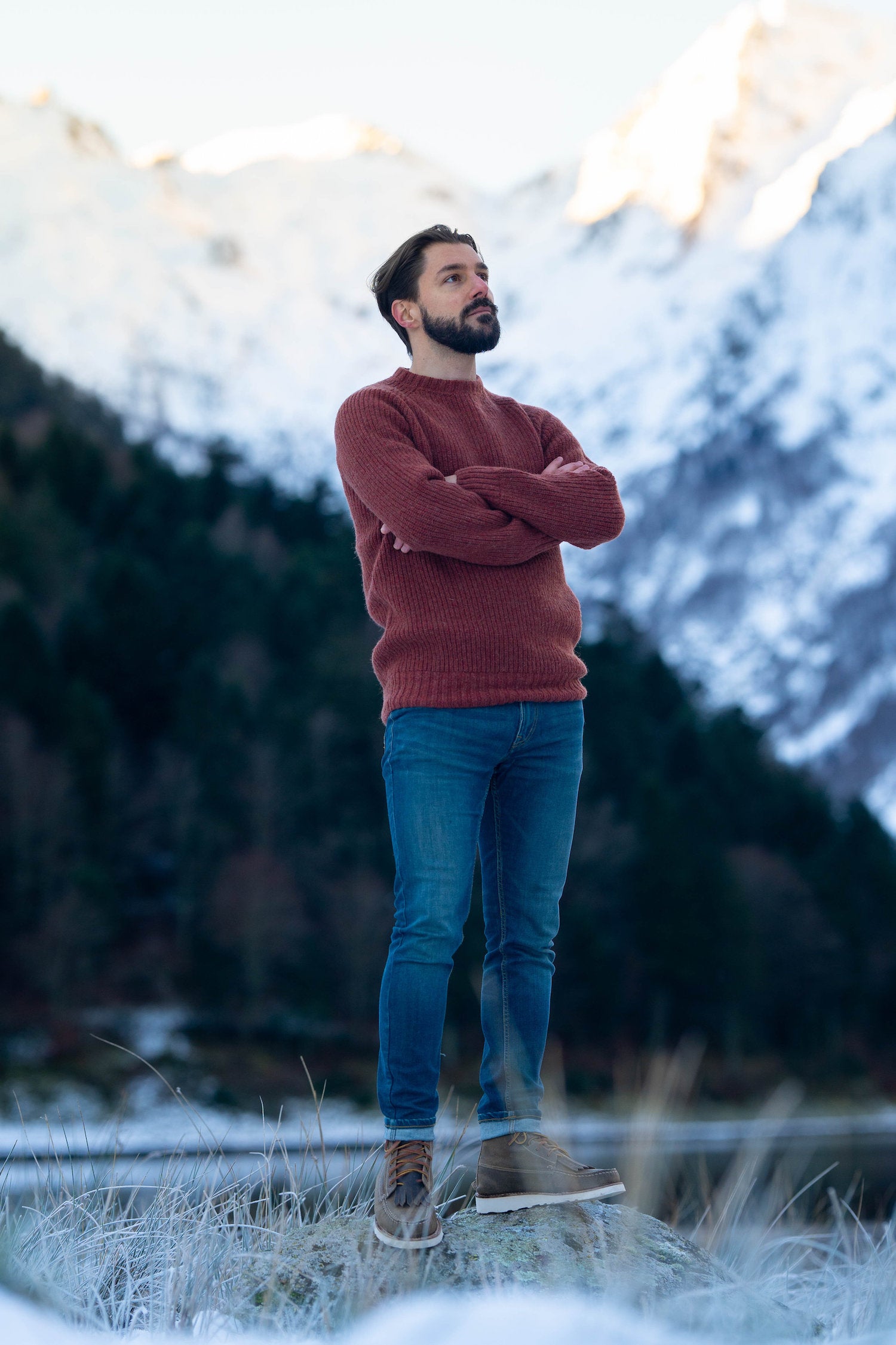 pull homme raglan épais, chaud, éthique et responsable, cognac, en laine des Pyrénées et coton recyclé, made in France, Maison Izard