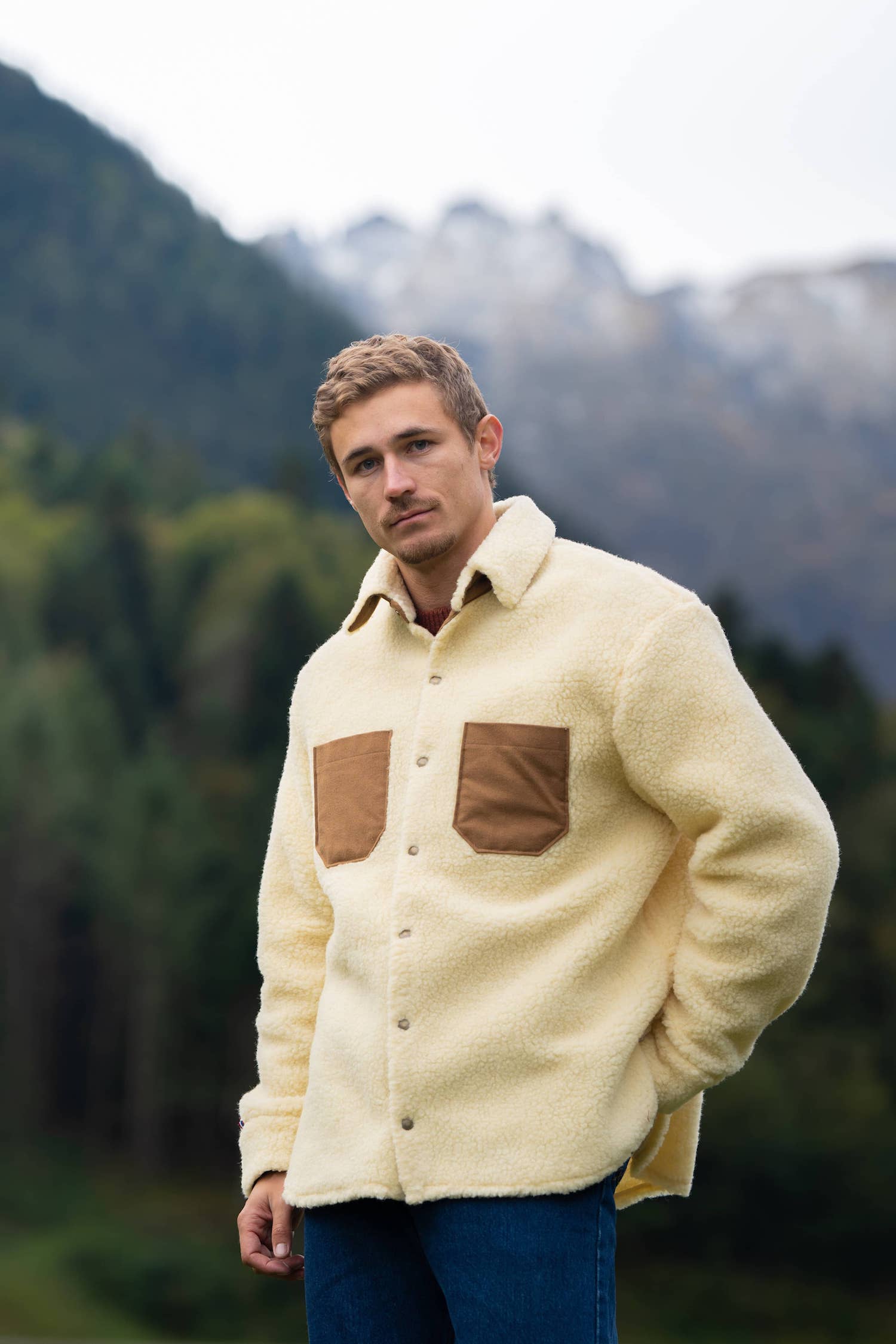 surchemise homme toison, momoute, mouton, fourrure, éthique et responsable, blanc écru en laine des Pyrénées, et coton, made in france, Maison Izard