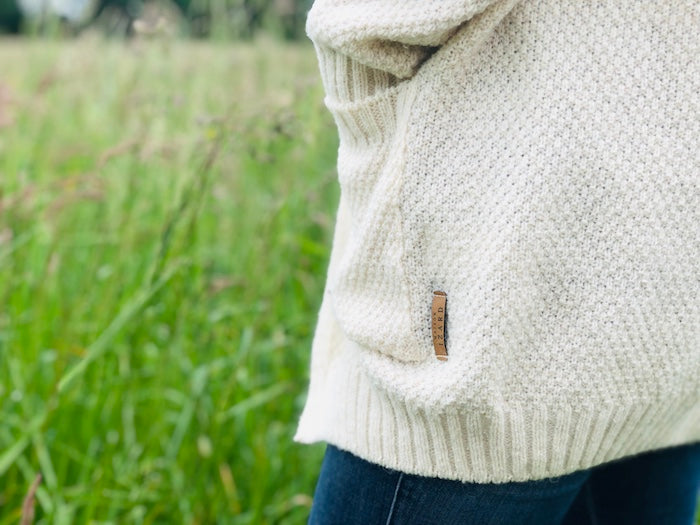 gilet femme éthique et responsable, blanc écru, en laine des Pyrénées et coton recyclé ♻️, made in France 🇫🇷, maison izard